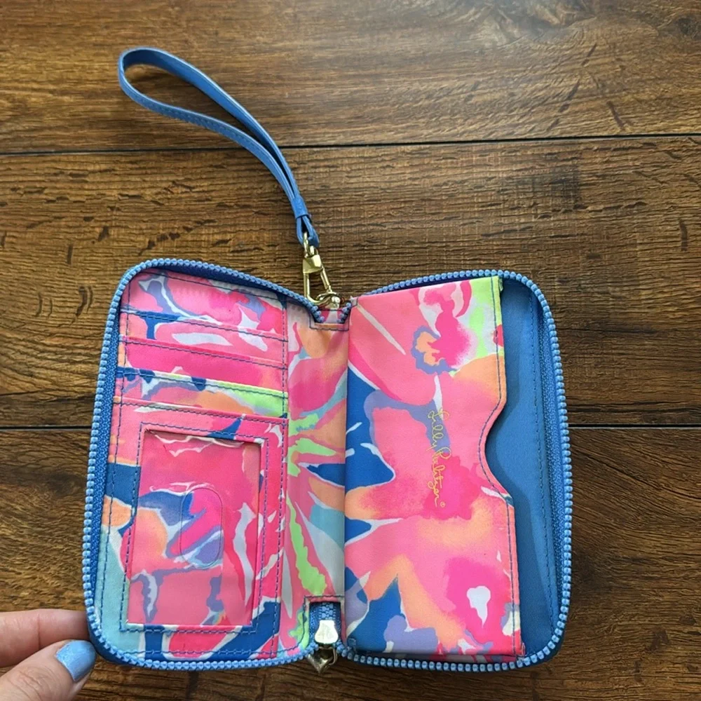 Lilly Pulitzer embrace vibrant